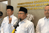 Menko Pemberdayaan Masyarakat Muhaimin Iskandar bersama Menteri Agama Nasaruddin Umar usai rapat koordinasi di Kantor Kemenko PM, Jakarta Pusat, Senin (19/10/2026). Foto: Zahira Hilman/kumparan