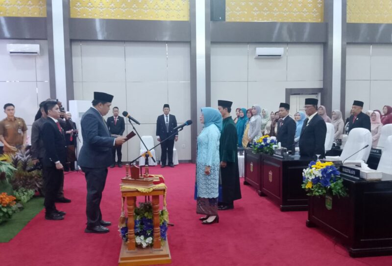 Ketua DPRD Kota Sungai Penuh Hutri Randa,S,Sos,M.Si Lanti Hj Helneti Anggota DPRD Sungai Penuh  Selang Waktu Fraksi Nasdem.