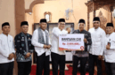 Wali Kota Alfin dan Wakil Wali Kota Azhar Hamzah saat Safari Jumat di Masjid Baiturrahim, Desa Pinggir Air.