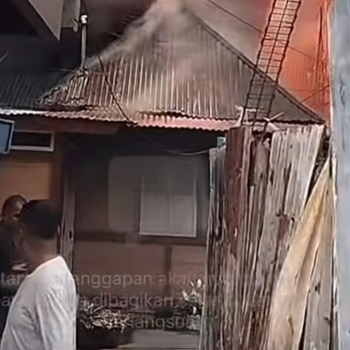 Kebakaran di  Desa  Pasar Baru Kita Sungai Penuh.