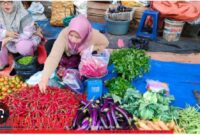 Harga cabai merah dan cabai rawit dipasar Tradisional Tanjung Bayure mengalami lonjakan harga Rp 90 ribu per kilogram.