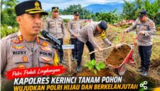 Kapolres Kerinci AKBP Hernawan Rizky Yudhantoro, S.H., S.I.K., M.I.K. bersama personelnya  pimpinan giat penghijauan tanam pohon kehidupan