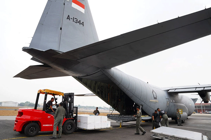 Pesawat Hercules TNI AU dikerahkan untuk mengantar 