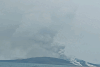 Arsip- Aktivitas Gunung Anak Krakatau di Perairan Selat Sunda, Kabupaten Lampung Selatan. (ANTARA/Riadi Gunawan)